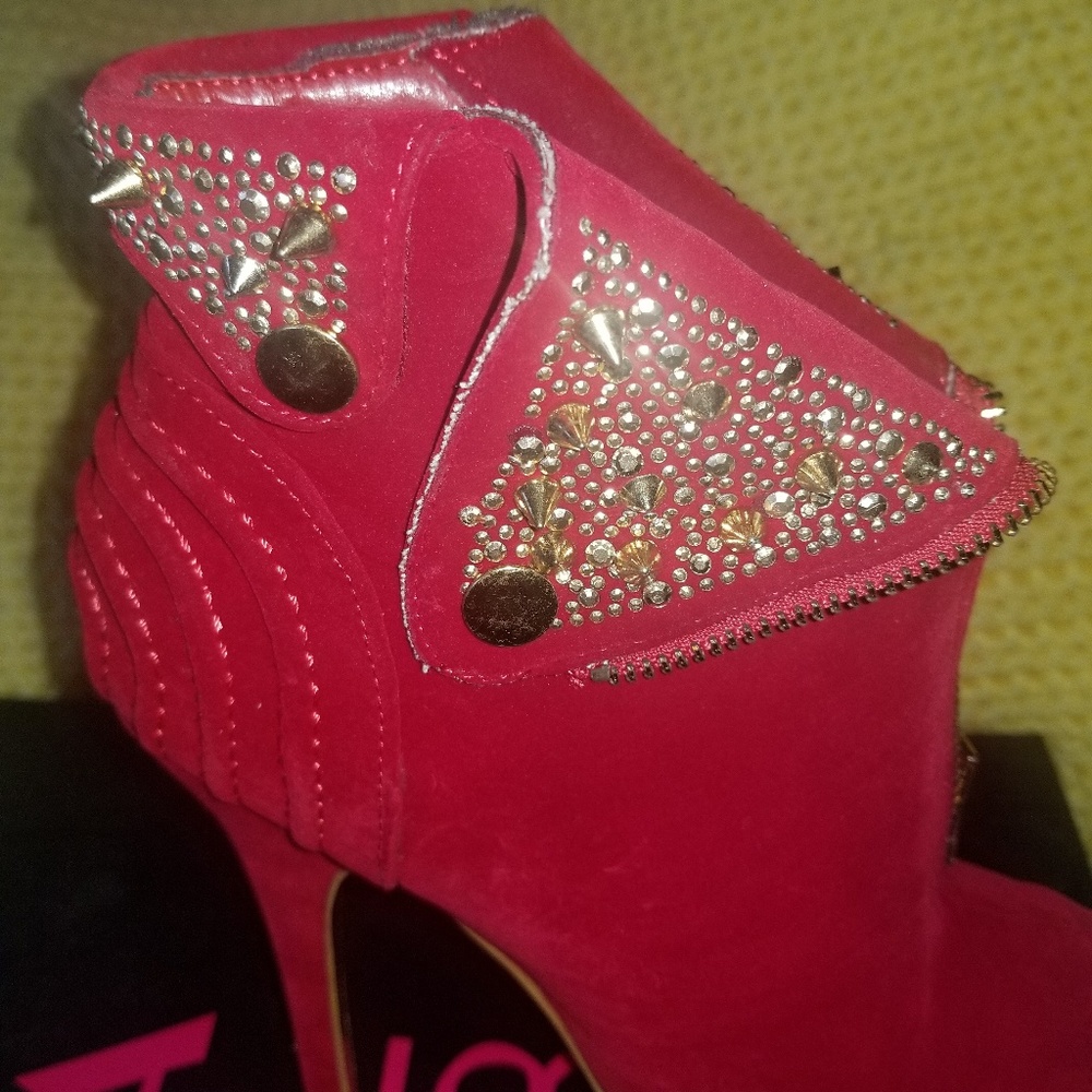 Boots - Picture 3 of 3